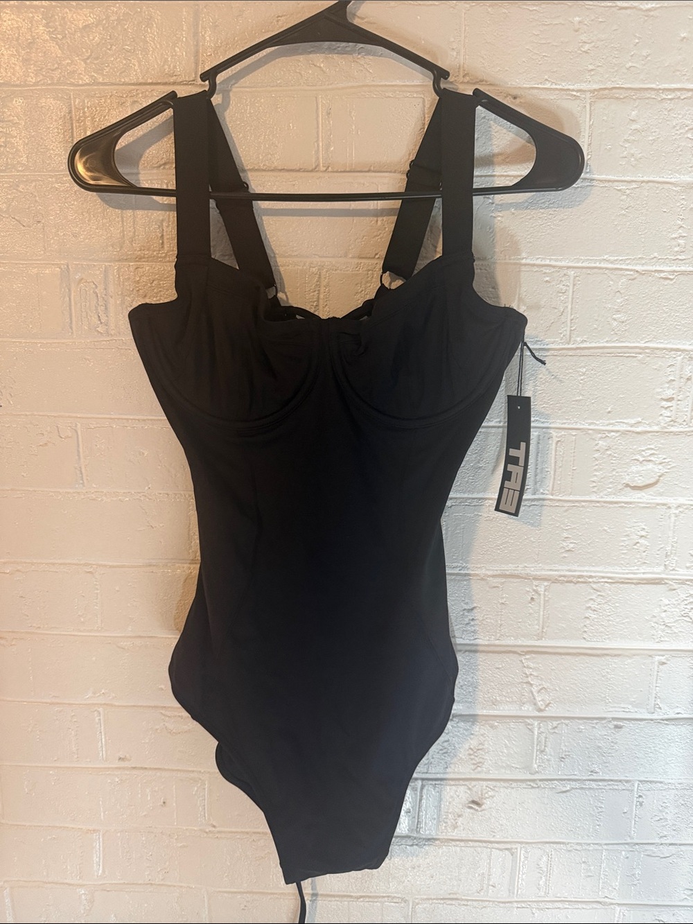 44. NWOT $175 TA3 MEDIUM REGULAR LONG BC CUP LIFTY STYLE